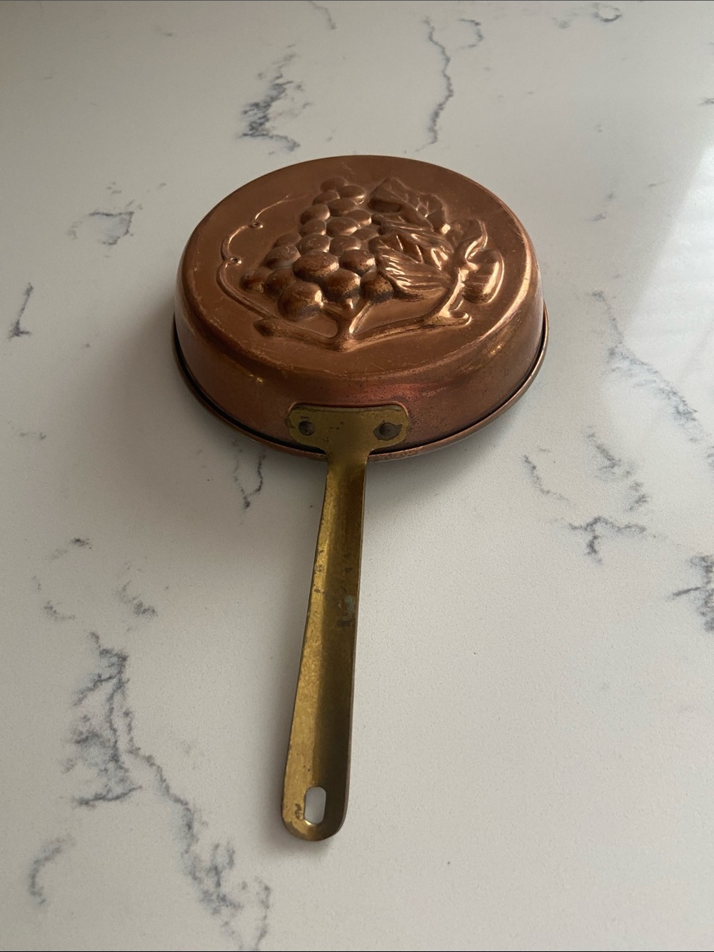 Vintage Copper Grape Wall Hanging Decorative Skillet Pan Kitchen Decor - Picture 3 of 6